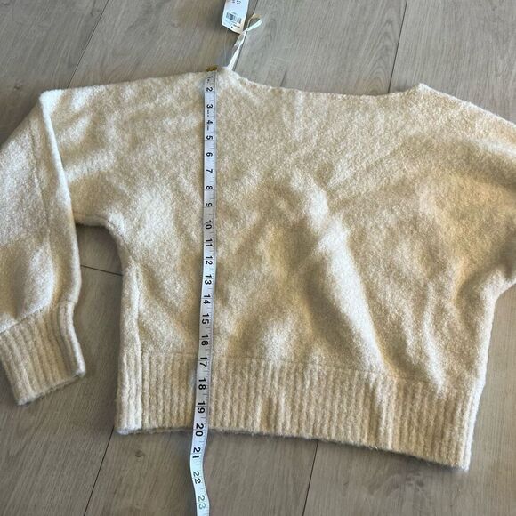 Abercrombie and fitch women’s sweater size xs - Picture 3 of 6